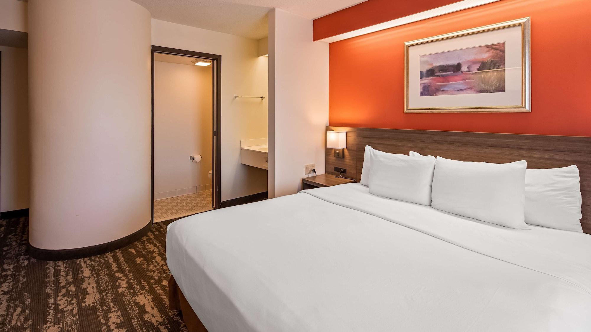 Charlevoix Inn & Suites Surestay Collection By Best Western Экстерьер фото