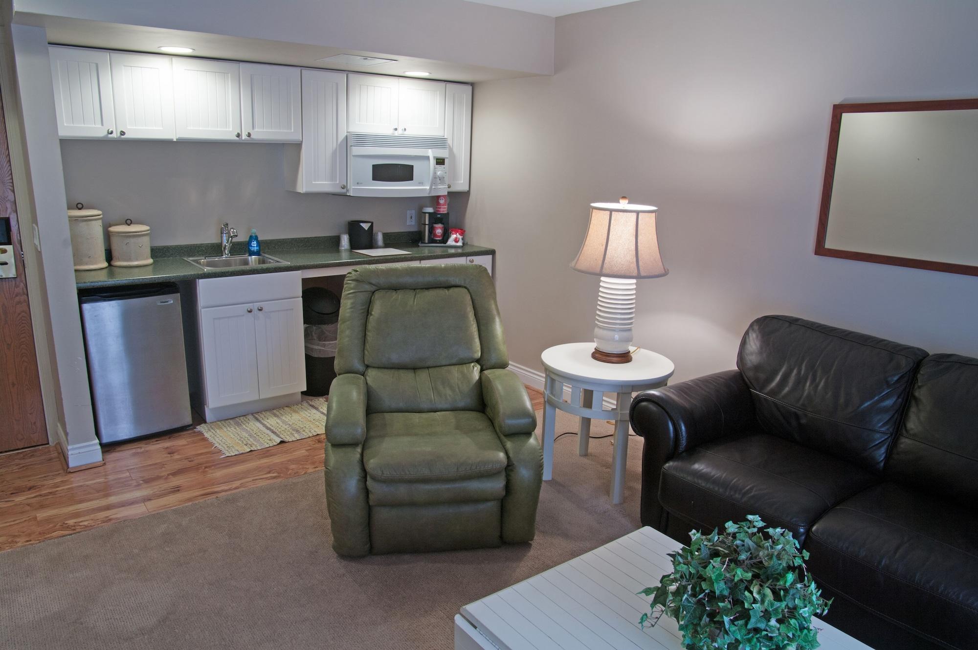Charlevoix Inn & Suites Surestay Collection By Best Western Экстерьер фото