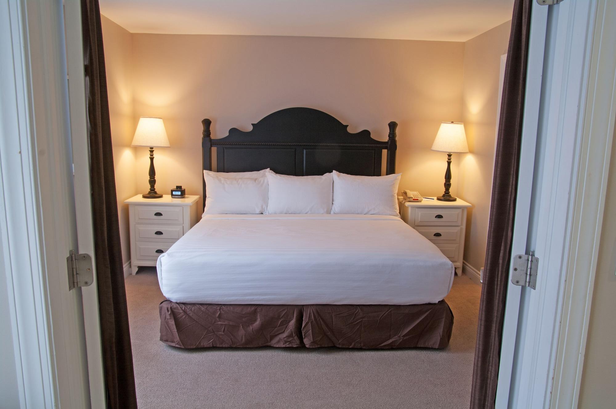 Charlevoix Inn & Suites Surestay Collection By Best Western Экстерьер фото