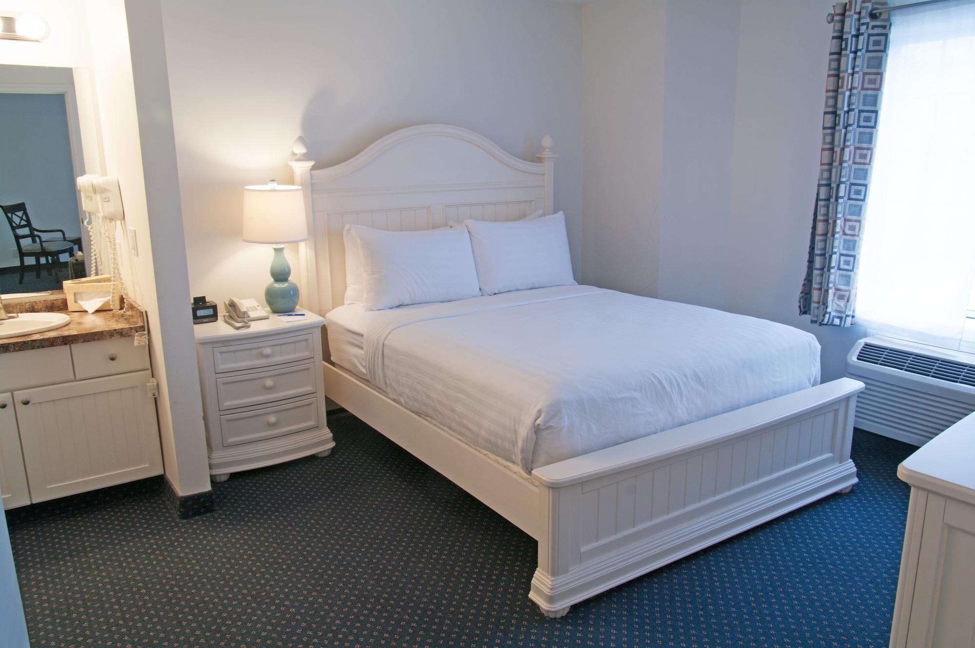 Charlevoix Inn & Suites Surestay Collection By Best Western Экстерьер фото