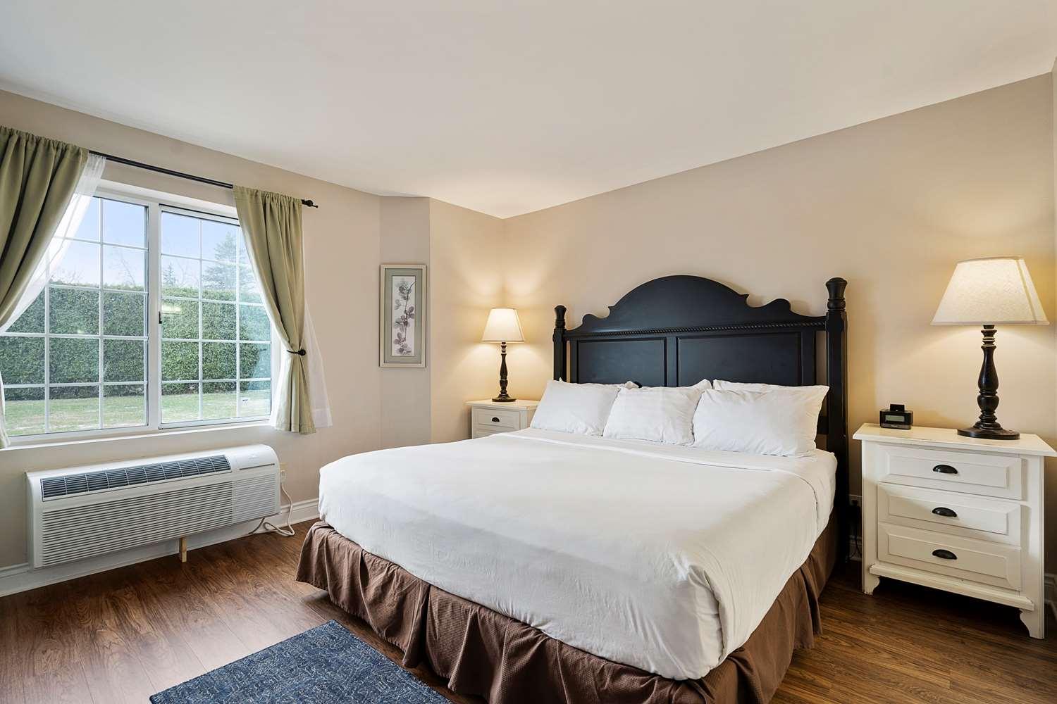 Charlevoix Inn & Suites Surestay Collection By Best Western Экстерьер фото