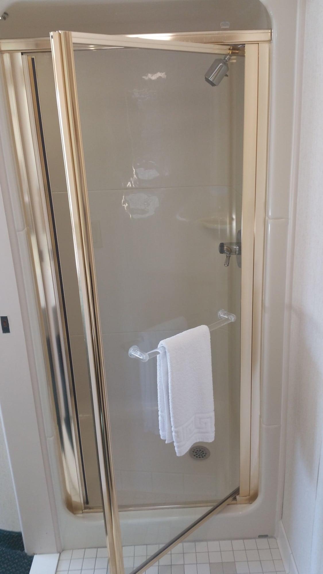 Charlevoix Inn & Suites Surestay Collection By Best Western Экстерьер фото