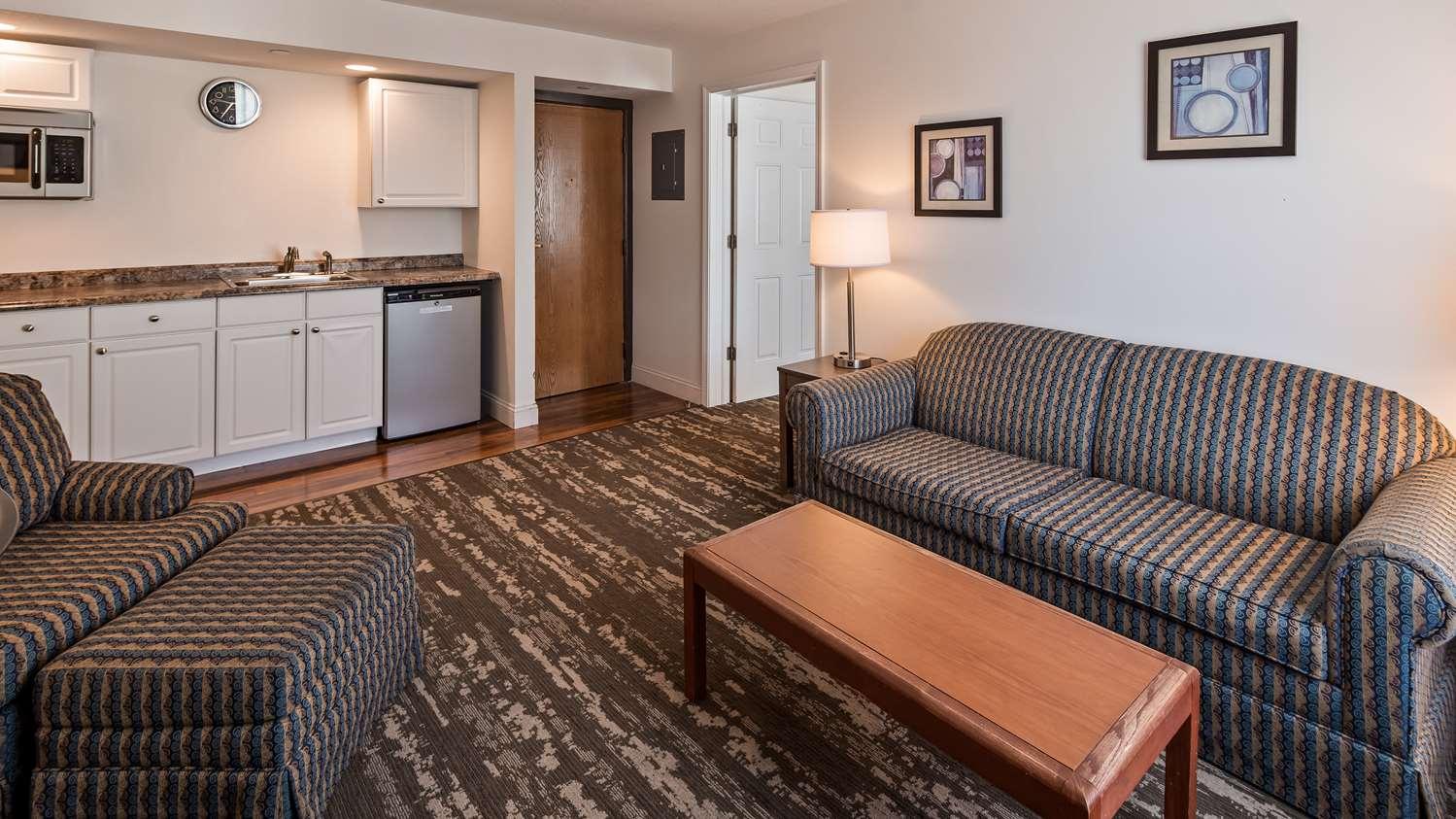 Charlevoix Inn & Suites Surestay Collection By Best Western Экстерьер фото