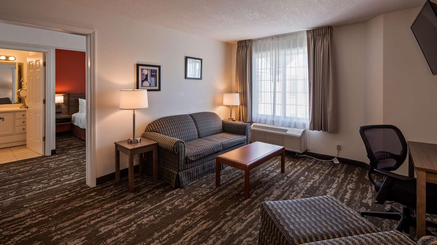 Charlevoix Inn & Suites Surestay Collection By Best Western Экстерьер фото