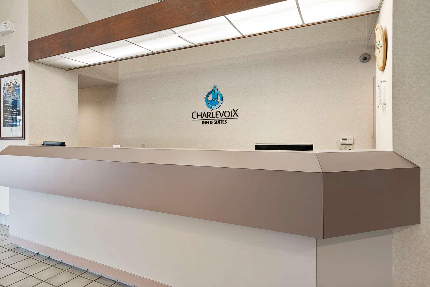 Charlevoix Inn & Suites Surestay Collection By Best Western Экстерьер фото